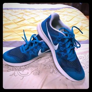 Nike women’s free RN running shoes